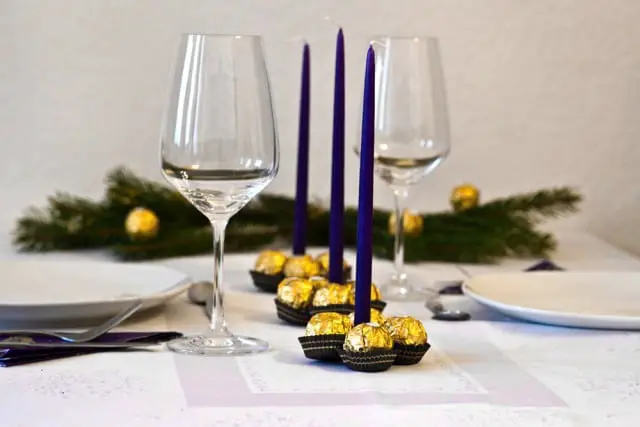 Basteln mit Ferrero - Weihnachtliche Tischdecke mit Rocher
