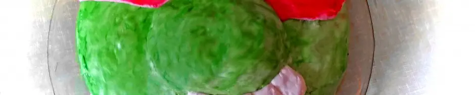 Farbenfroher Turtle-Marshmallow-Kuchen