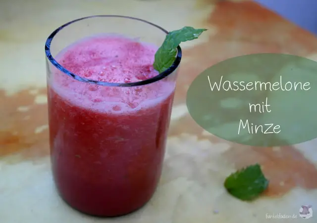 Wassermelone-Drink mit frischer Minze