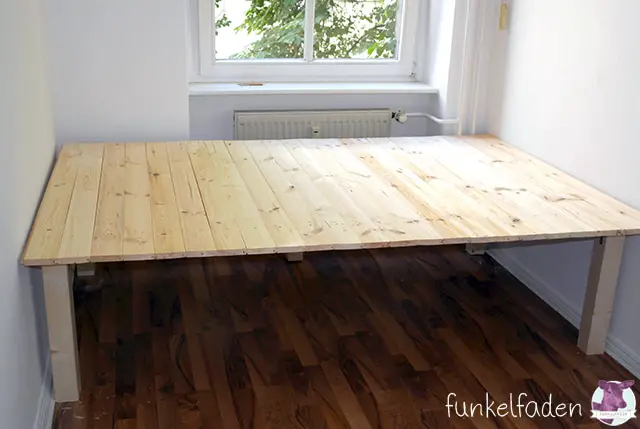 Einfaches Bett aus Holz bauen