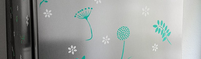 Kühlschrank neu dekorieren - Blumenmotive aus Folie