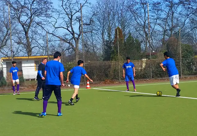 Fußball mit Flüchtlingen in Berlin