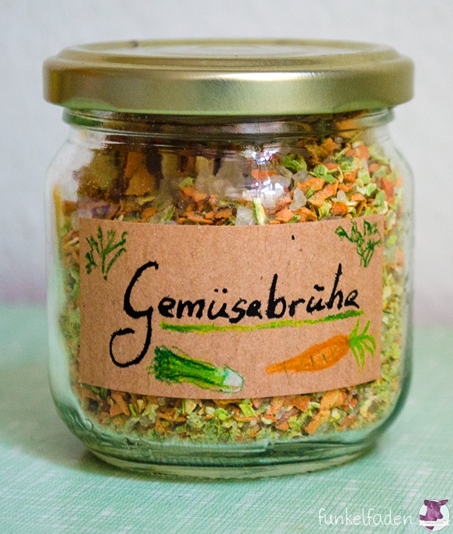 Geschenkideen - Selbstgemachte Gemüsebrühe 53 DIY Geschenkideen - Selbstgemachte getrocknete Gemüsebrühe