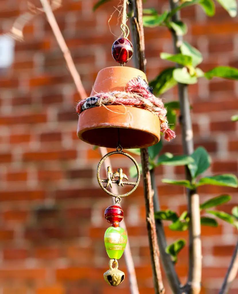 Gartendekoration basteln - Windspiel DIY