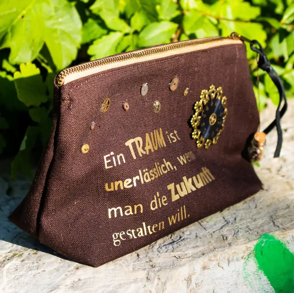 Steampunk Tasche nähen - Kostenlose Nähanleitung Kleine Kosmetiktasche von Funkelfaden
