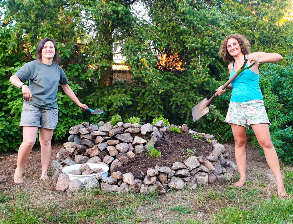 Garten DIY - Anleitung - Kräuterspirale bauen