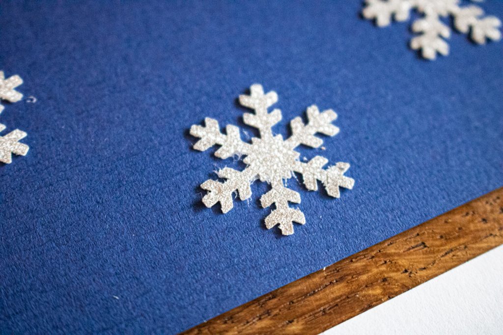 Weihnachtskarten und Anhänger mit dem Schneeflocke Motivlocher basteln