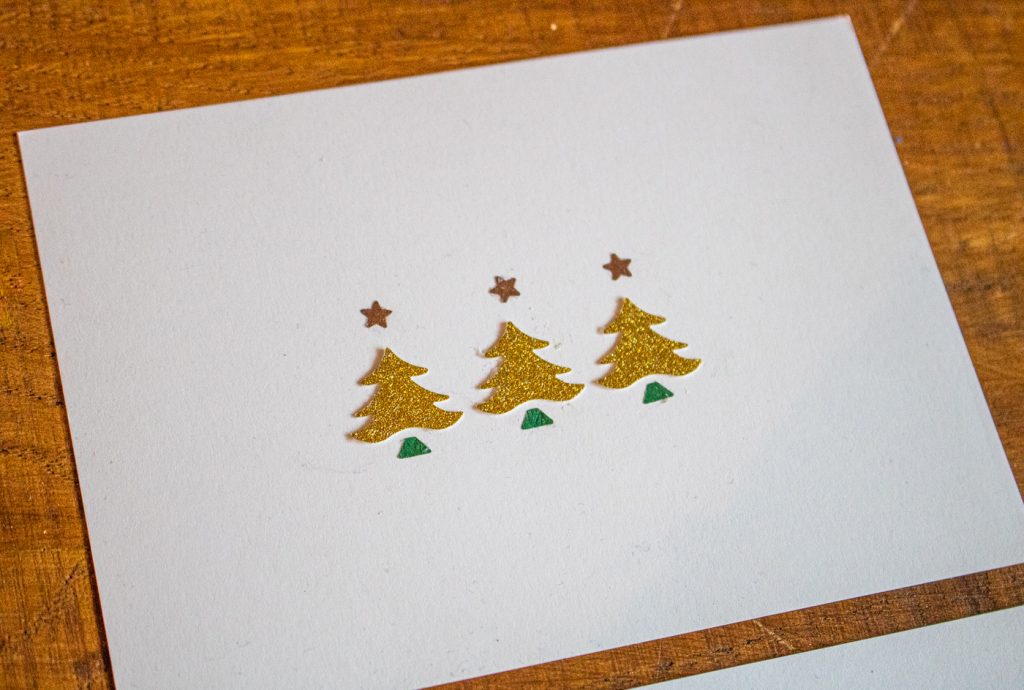 Weihnachtskarten und Anhänger mit dem Weihnachtsbaum Motivlocher basteln
