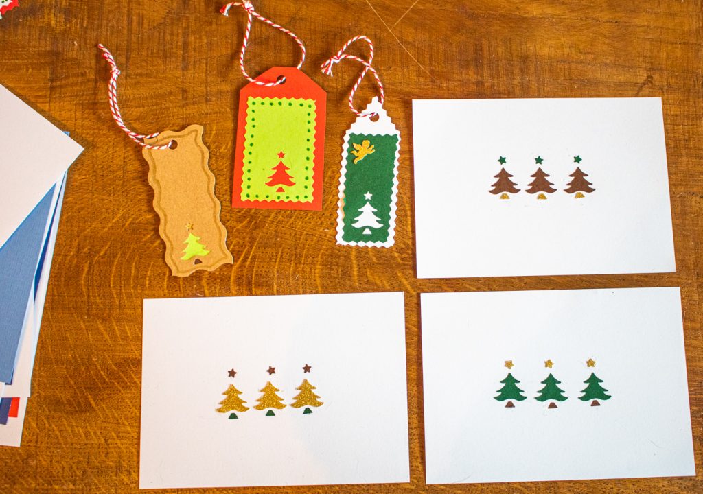 Weihnachtskarten und Anhänger mit dem Weihnachtsbaum Motivlocher basteln