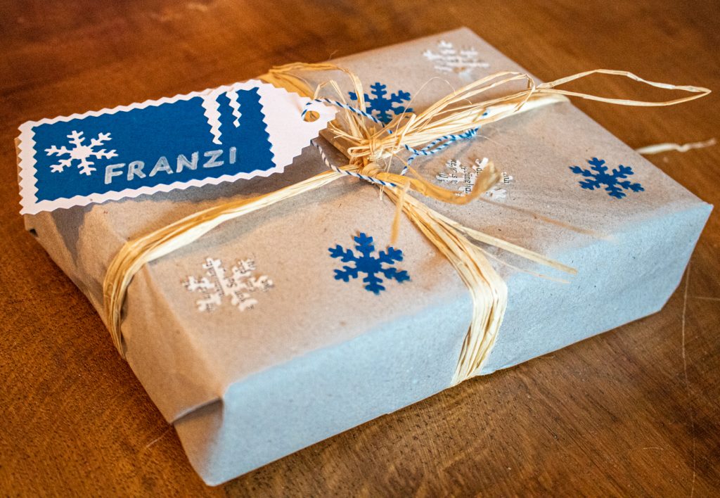 Weihnachtskarten und Geschenkanhänger mit Stanzen basteln + Verlosung 9