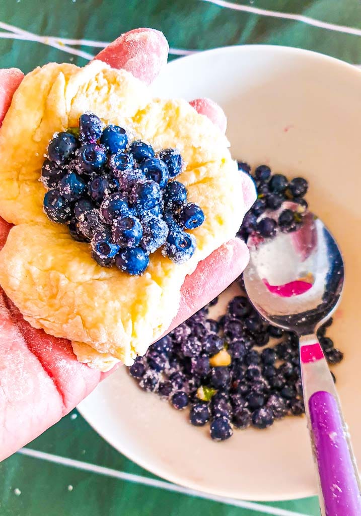 Blaubeeren im Wald sammeln + Rezept für Jagodzianki 42 Rezept Jagodzianki - Brötchen mit Blaubeerfüllung backen