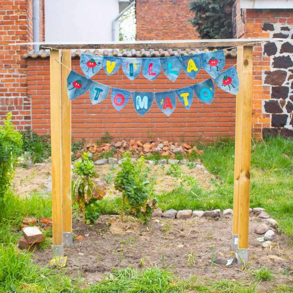 Anleitung Tomatendach bauen - Garten DIY 2