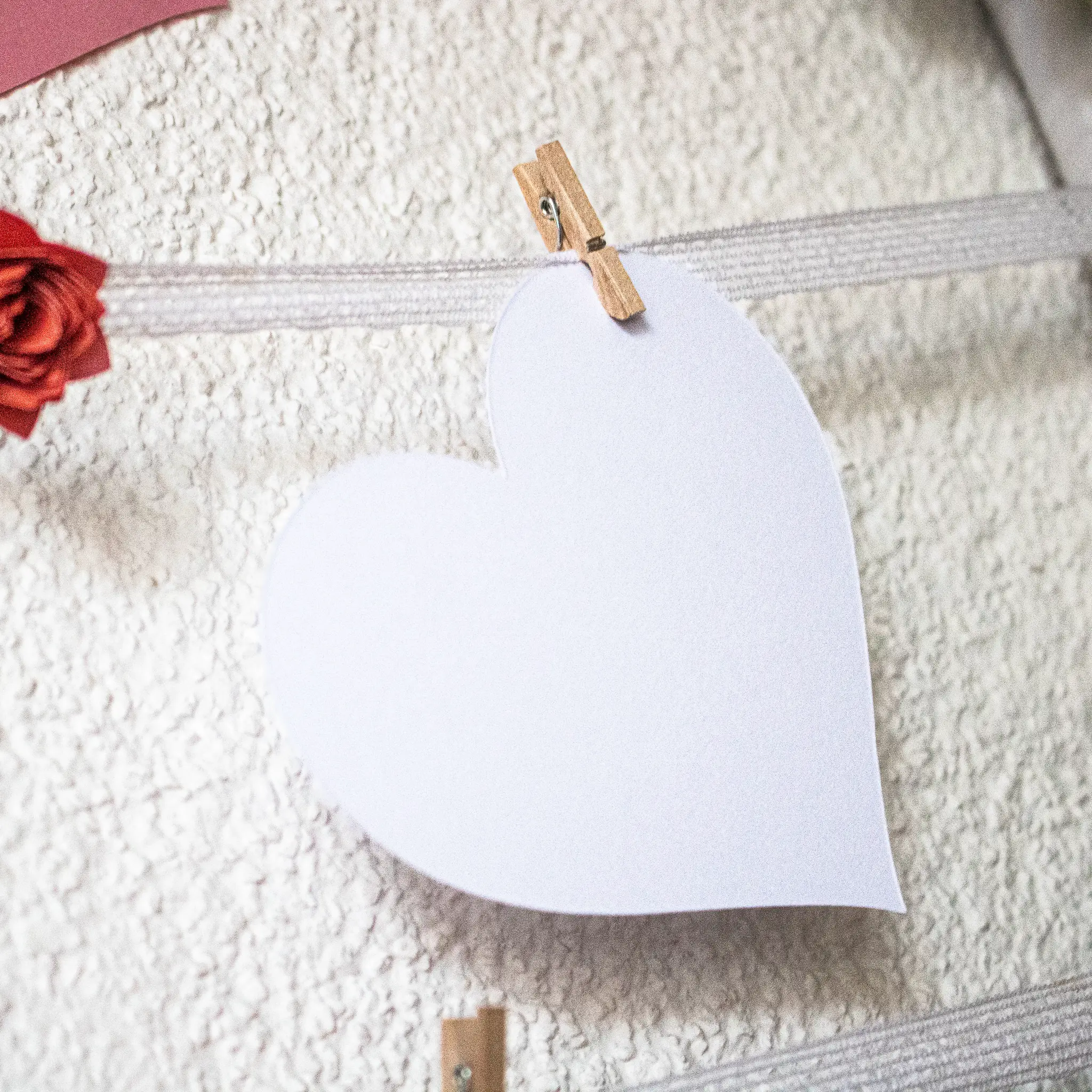 Gästebuch für Hochzeit selber machen mit Papierblumen basteln