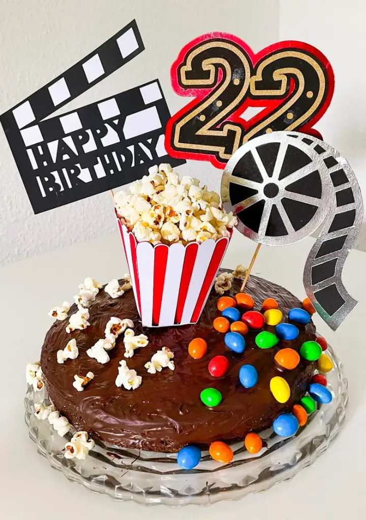 Kino Party Deko selber machen - Happy Birthday Cake Topper basteln