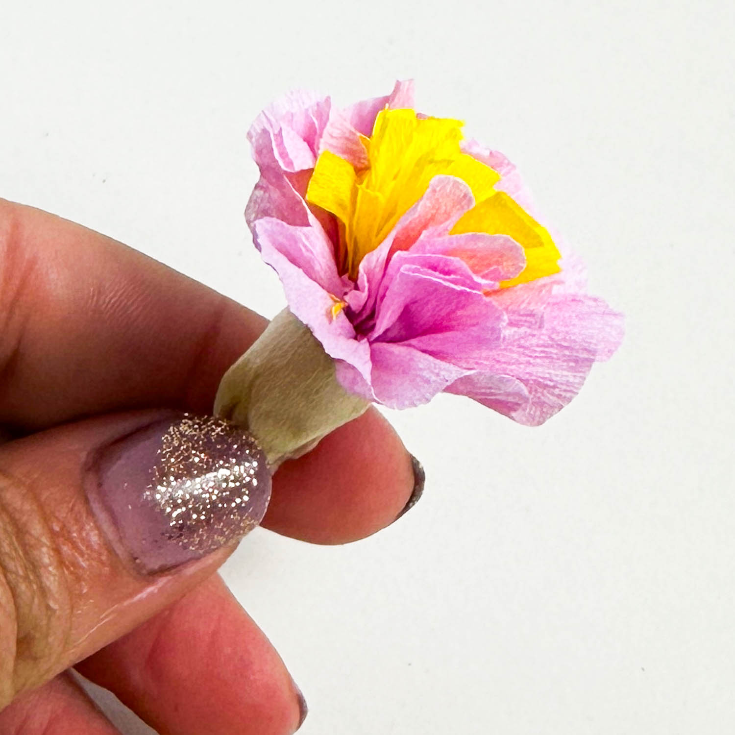 blume aus krepppapier basteln einfach