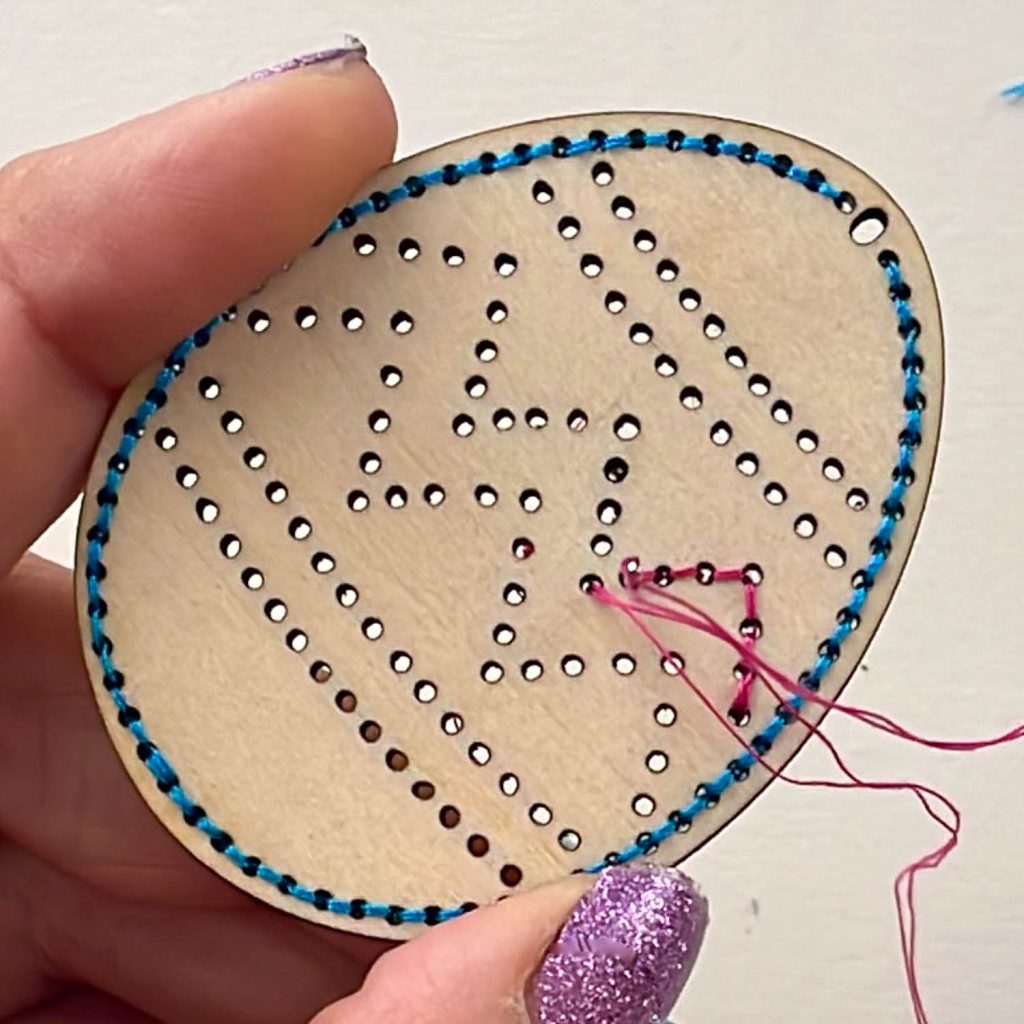 DIY Stickbild Osterei – mit Freebie zum Ausdrucken, Plotten + Laser 8 Ostereier lasern und besticken