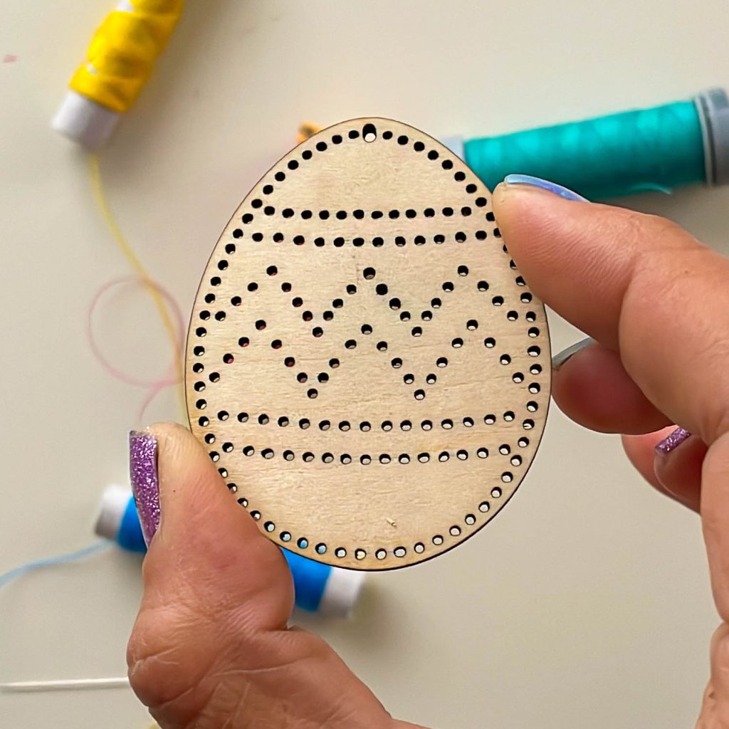 DIY Stickbild Osterei – mit Freebie zum Ausdrucken, Plotten + Laser 6 Ostereier lasern und besticken
