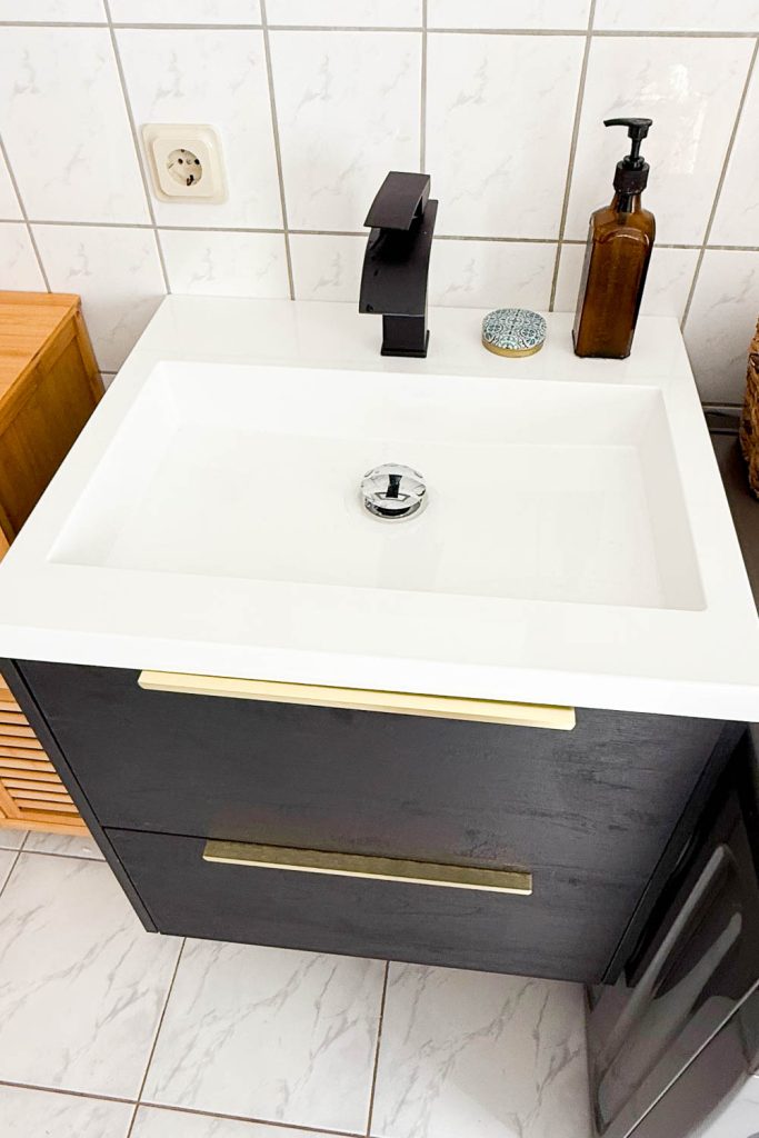 Kleines Bad renovieren – Ein neuer Waschbeckenunterschrank fürs Funkelfaden Haus 52 Kleines Bad renovieren Ideen mit Waschmaschine
