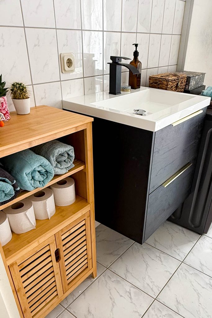 Kleines Bad renovieren – Ein neuer Waschbeckenunterschrank fürs Funkelfaden Haus 48 Kleines Bad renovieren Ideen mit Waschmaschine