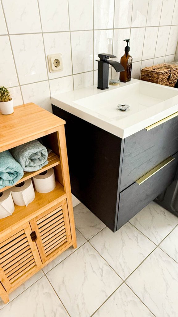 Kleines Bad renovieren – Ein neuer Waschbeckenunterschrank fürs Funkelfaden Haus 51 Kleines Bad renovieren Ideen mit Waschmaschine
