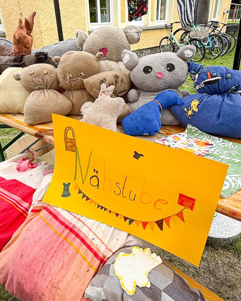 Sommernähkurs beim SOS Kinderdorf Wittenberge – Wir verschönern den Kindergarten ✂️🌞 6 SOS Kinderdorf Wittenberge Nähkurs 2025 - Wir machen den Kindergarten schön