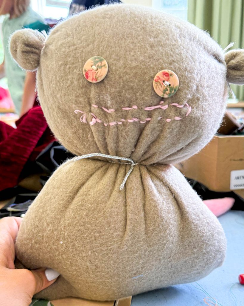 Sommernähkurs beim SOS Kinderdorf Wittenberge – Wir verschönern den Kindergarten ✂️🌞 9 SOS Kinderdorf Wittenberge Nähkurs 2025 - Wir machen den Kindergarten schön