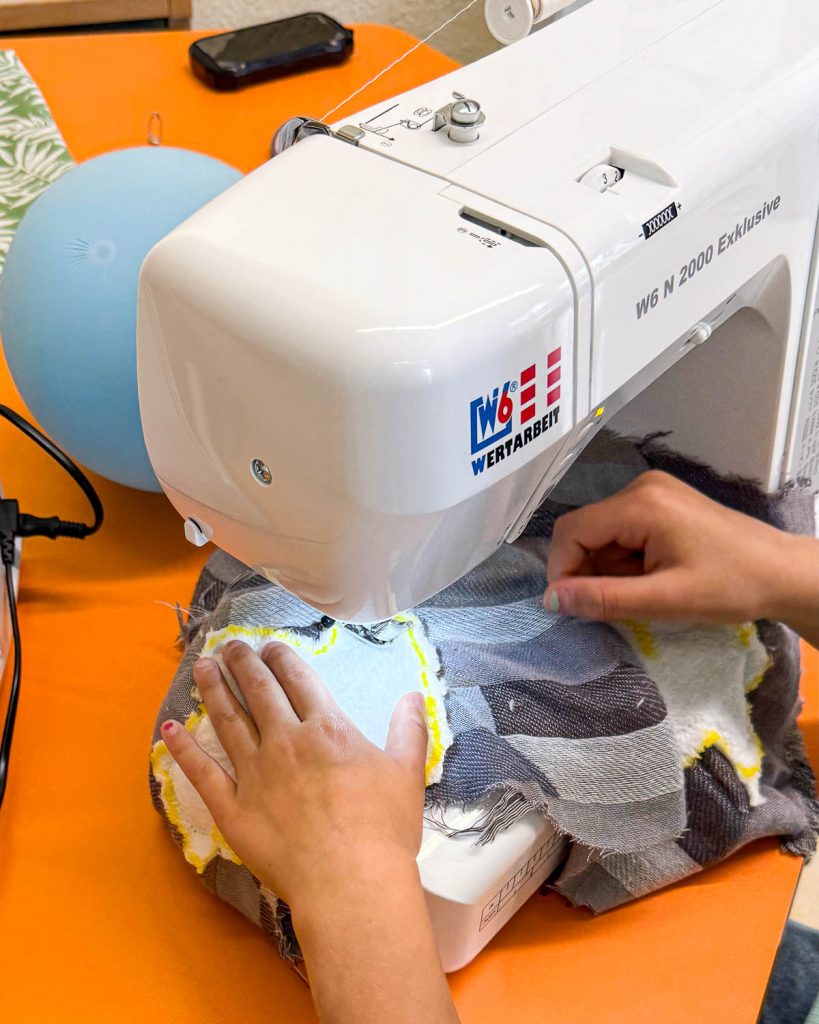 Sommernähkurs beim SOS Kinderdorf Wittenberge – Wir verschönern den Kindergarten ✂️🌞 5 SOS Kinderdorf Wittenberge Nähkurs 2025 - Wir machen den Kindergarten schön