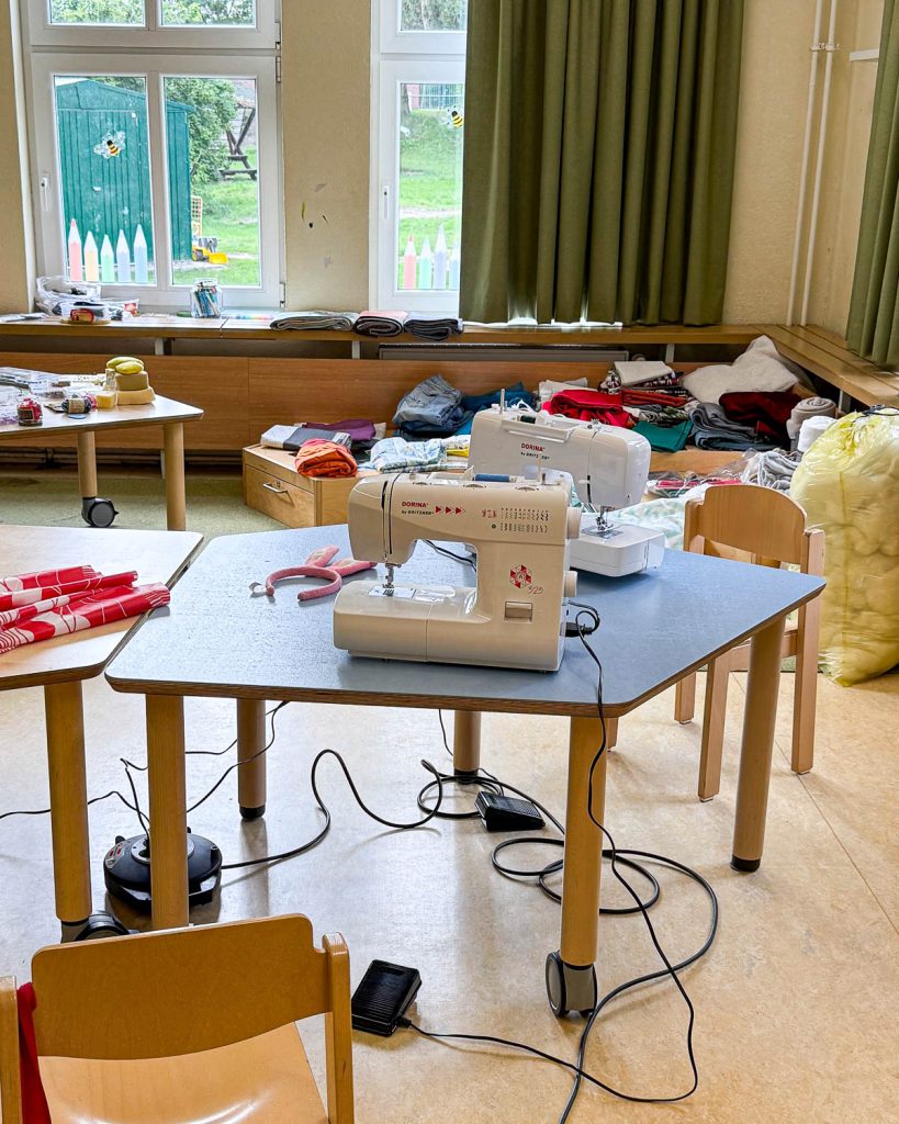 Sommernähkurs beim SOS Kinderdorf Wittenberge – Wir verschönern den Kindergarten ✂️🌞 3 SOS Kinderdorf Wittenberge Nähkurs 2025 - Wir machen den Kindergarten schön