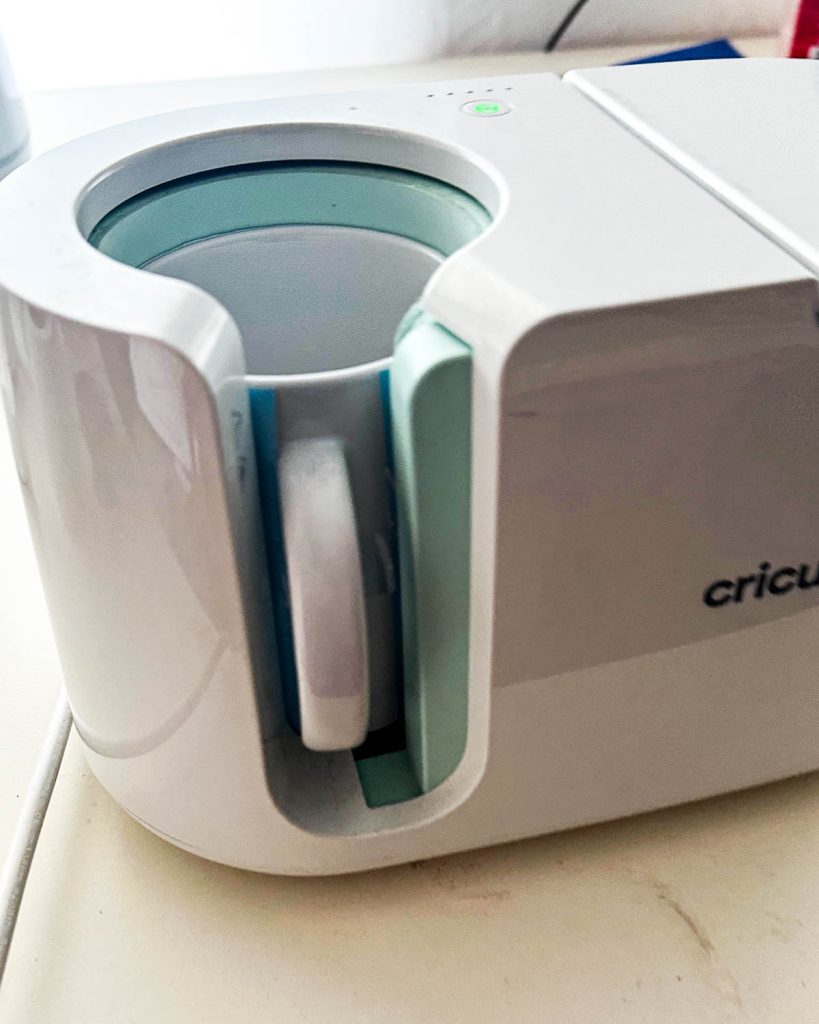 Tassen gestalten mit Infusible Ink Stiften