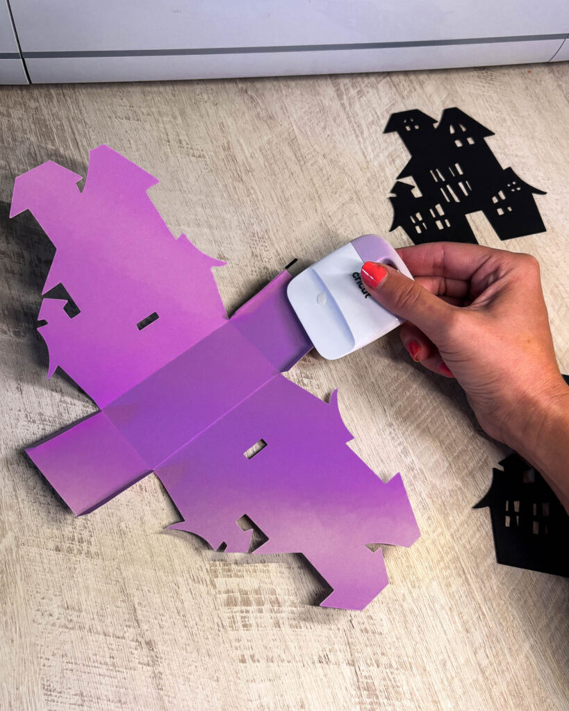 Anleitung Gruselkörbchen für Halloween basteln mit Cricut Maker 73 Gruselhaus Körbchen für Halloween basteln