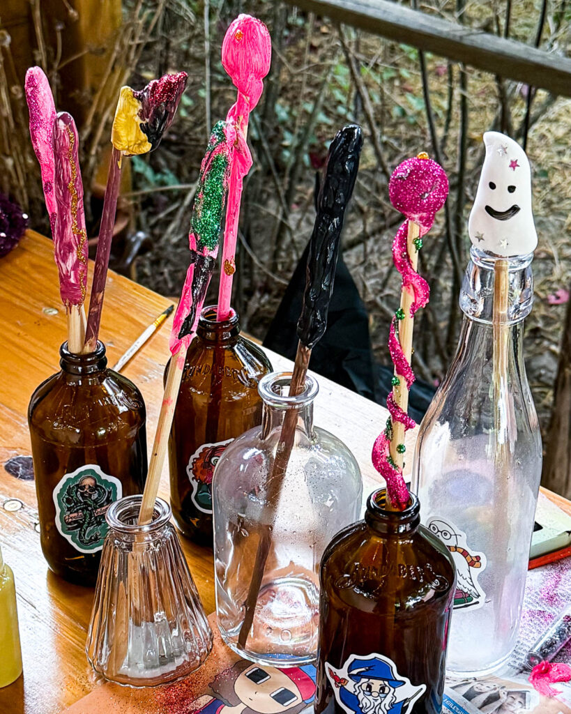 Zauberparty feiern zum Kindergeburtstag oder Halloween 68 Anleitung Zauberstäbe basteln beim Kindergeburtstag