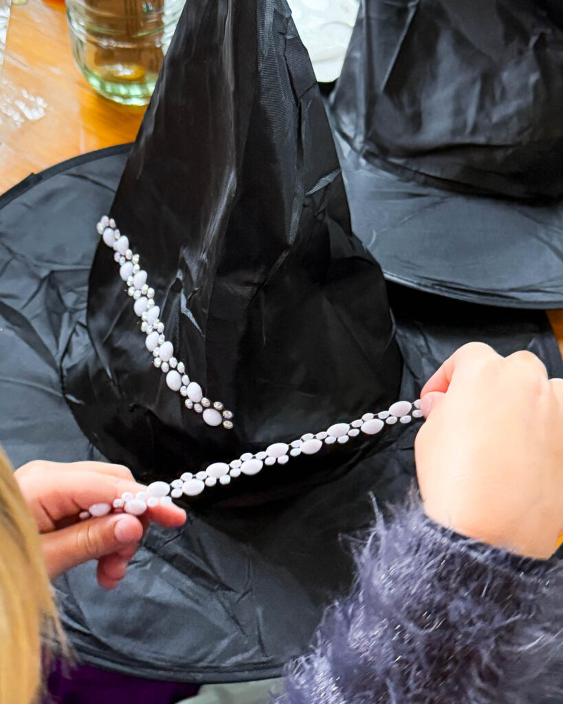 Zauberparty feiern zum Kindergeburtstag oder Halloween 72 Zauberhüte gestalten beim Kindergeburtstag