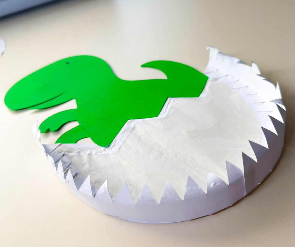 Dino-Laterne basteln mit dem Cricut Maker 3 + Plotterfreebie 56 Anleitung Dino Laterne basteln - gratis Vorlage