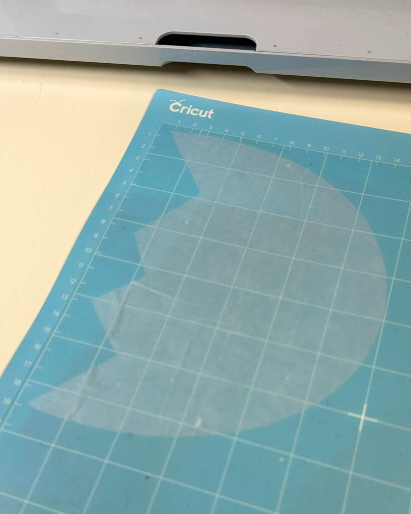 Dino-Laterne basteln mit dem Cricut Maker 3 + Plotterfreebie 49 Dino Laterne plotten gratis Vorlage