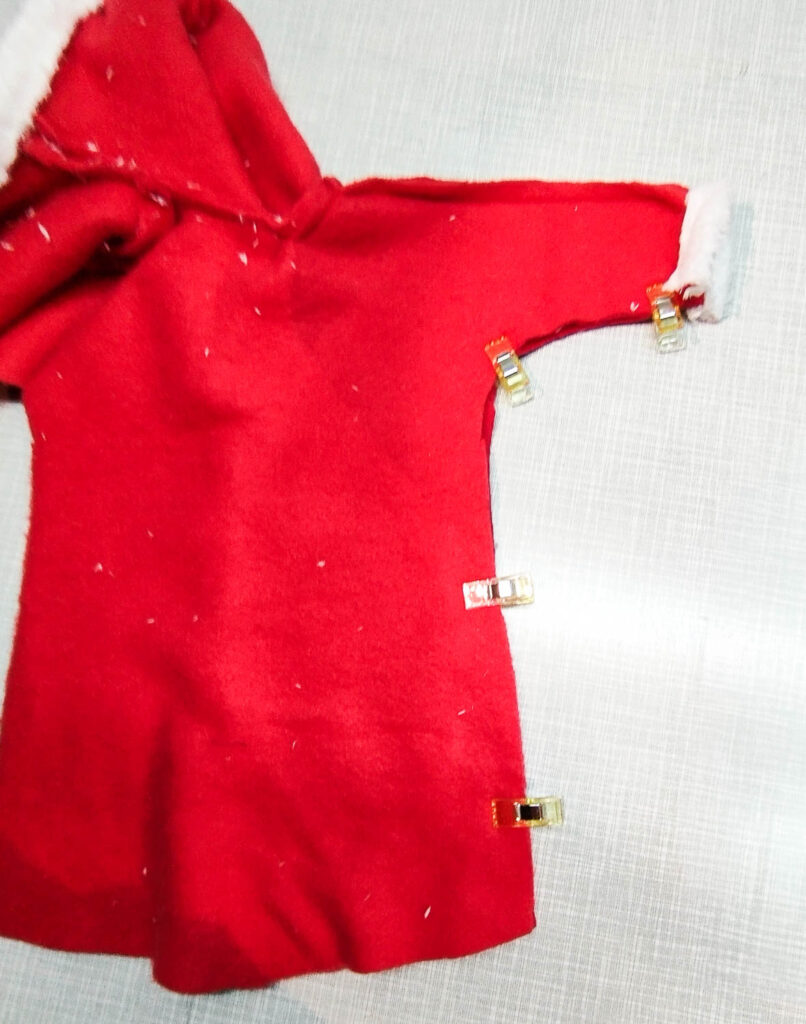 Weihnachtsmantel nähen für die Funkelfaden Maus 18 Weihnachtsmann Mantel nähen für Funkelfaden Maus