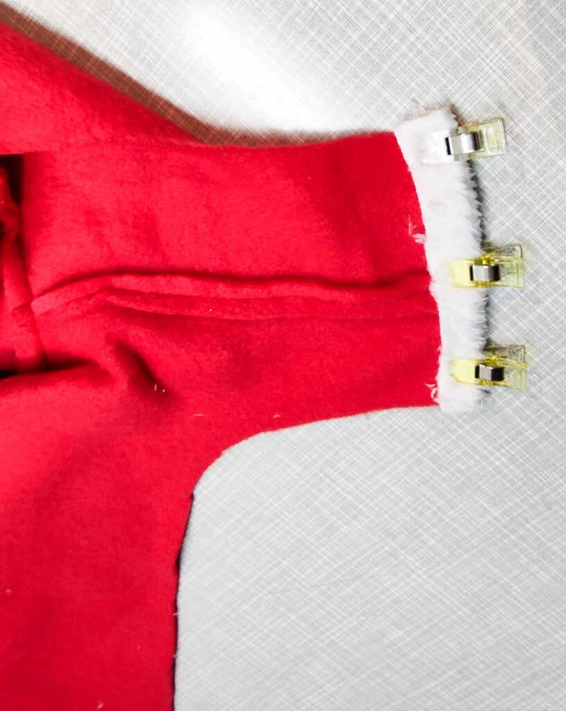 Weihnachtsmantel nähen für die Funkelfaden Maus 12 Weihnachtsmann Mantel nähen für Funkelfaden Maus