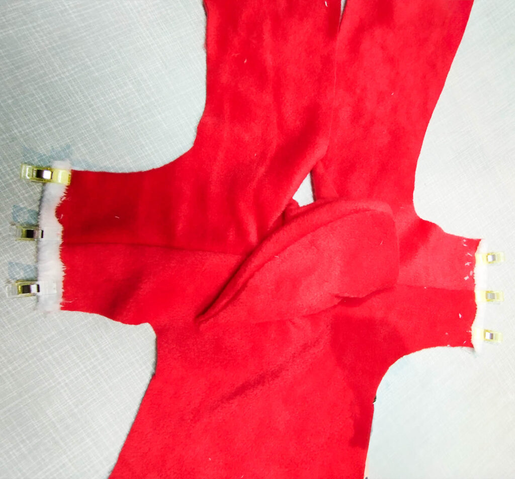 Weihnachtsmantel nähen für die Funkelfaden Maus 11 Weihnachtsmann Mantel nähen für Funkelfaden Maus