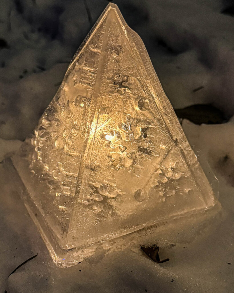 Warum Eisformen gießen im Winter?

Kostenloses Bastelmaterial: Wasser!

Keine Energie notwendig – die Kälte erledigt alles

Perfekt für Kinder & Erwachsene

Wunderbar als Outdoor-Deko für Garten, Terrasse, Balkon oder Winterfest