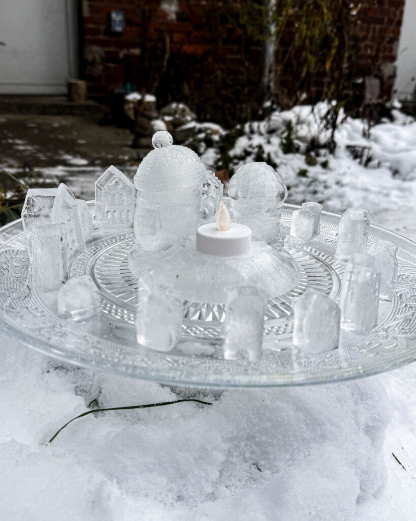 Warum Eisformen gießen im Winter?

Kostenloses Bastelmaterial: Wasser!

Keine Energie notwendig – die Kälte erledigt alles

Perfekt für Kinder & Erwachsene

Wunderbar als Outdoor-Deko für Garten, Terrasse, Balkon oder Winterfest
