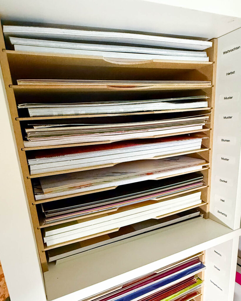 Ordnung im Bastelzimmer mit System - Papier sortieren ordentlich
