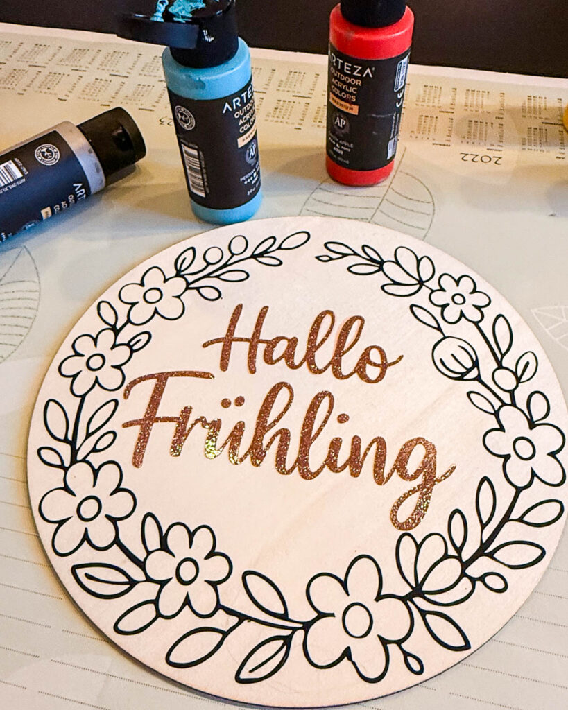 Hallo Frühling Plotterfreebie - Plotten auf Holz