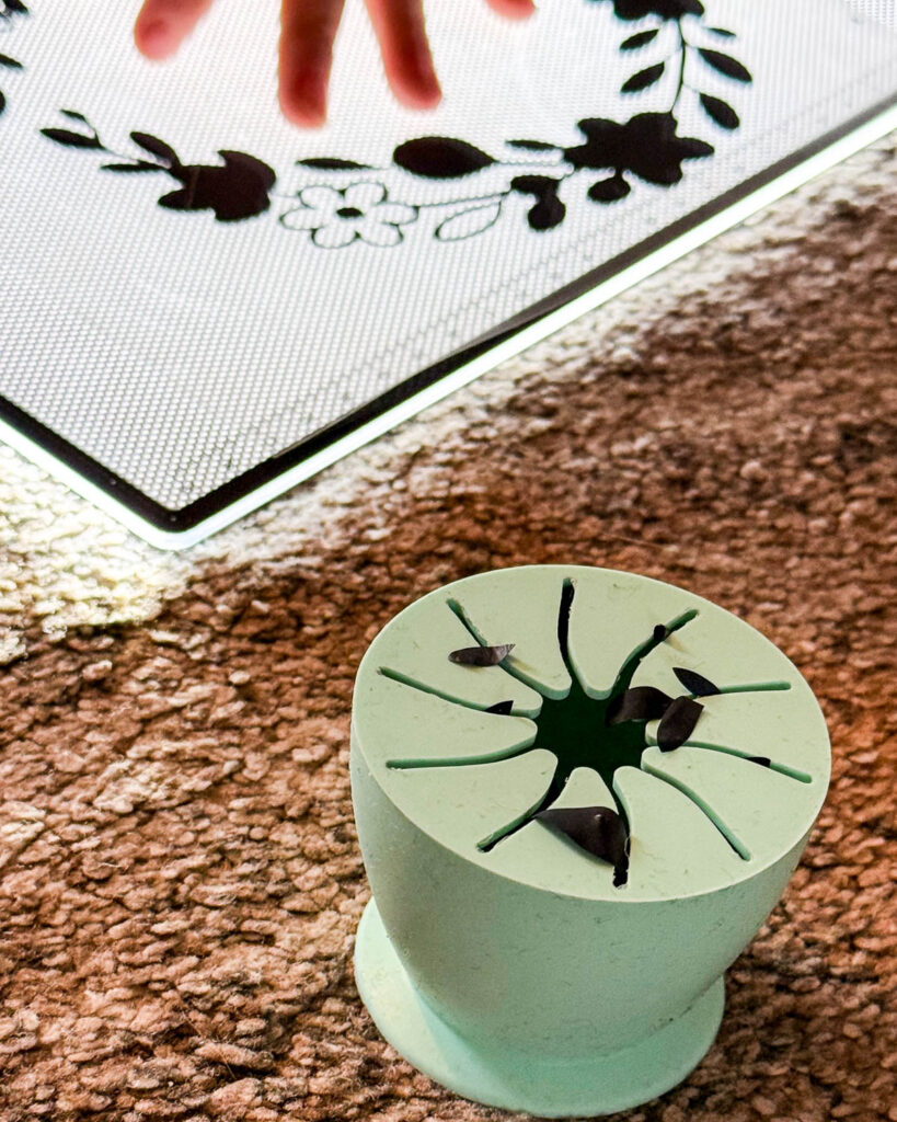 Hallo Frühling Plotterfreebie - Plotten auf Holz